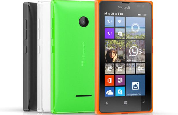 Photographie - Microsoft Lumia 532 vs Samsung Galaxy V Plus - bataille entre les fenêtres et Android étoiles de niveau d'entrée