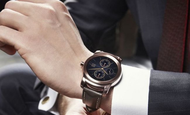 Photographie - Lg montre courtois vs Moto 360 - qui smartwatch forme ronde correspond à vos poignets?
